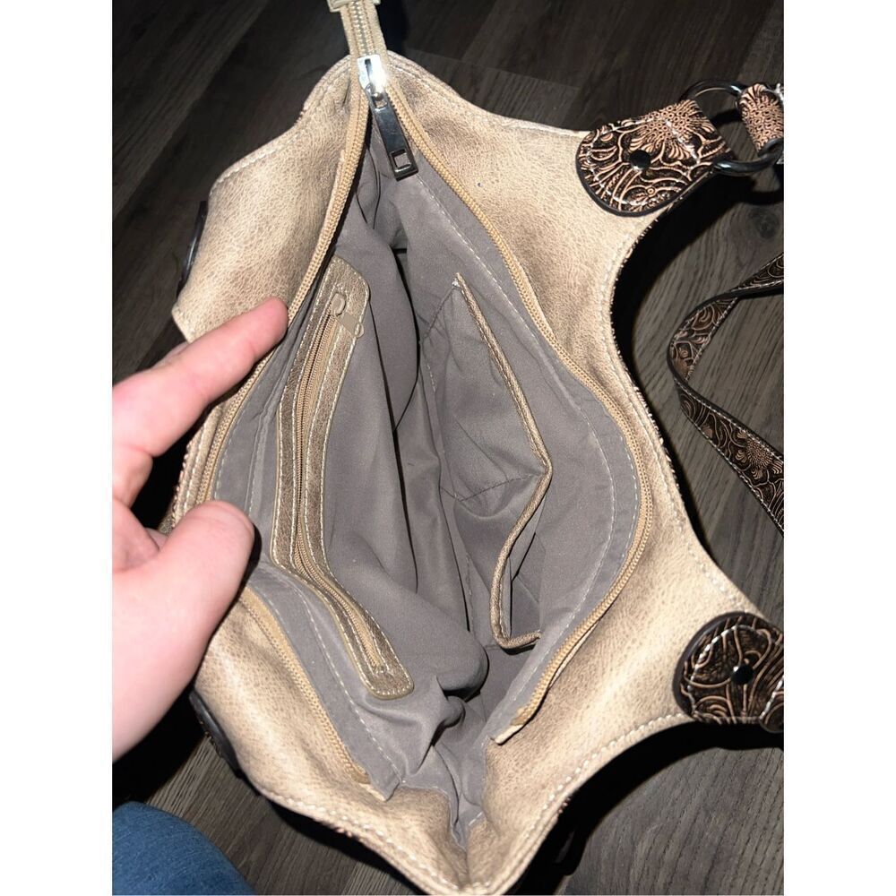 Woman’s Brown/Tan Western Purse Shoulder Purse - Picture 6 of 9